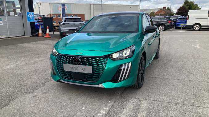 Peugeot 208 1.2 100 Turbo Envy 5dr Petrol Hatchback - Image 38